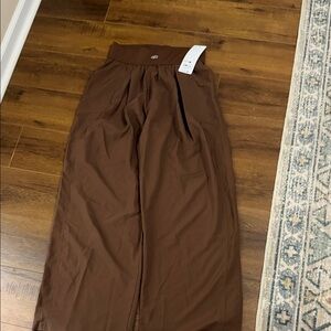 ALO Yoga Chocolate Brown Pleated Pants